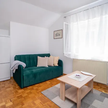Lotre Ana Apartment *
