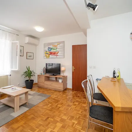 Lotre Ana Apartment *